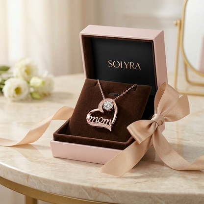 Collar “Mom” con Caja Regalo Premium y Osito – Regalo para Mamá