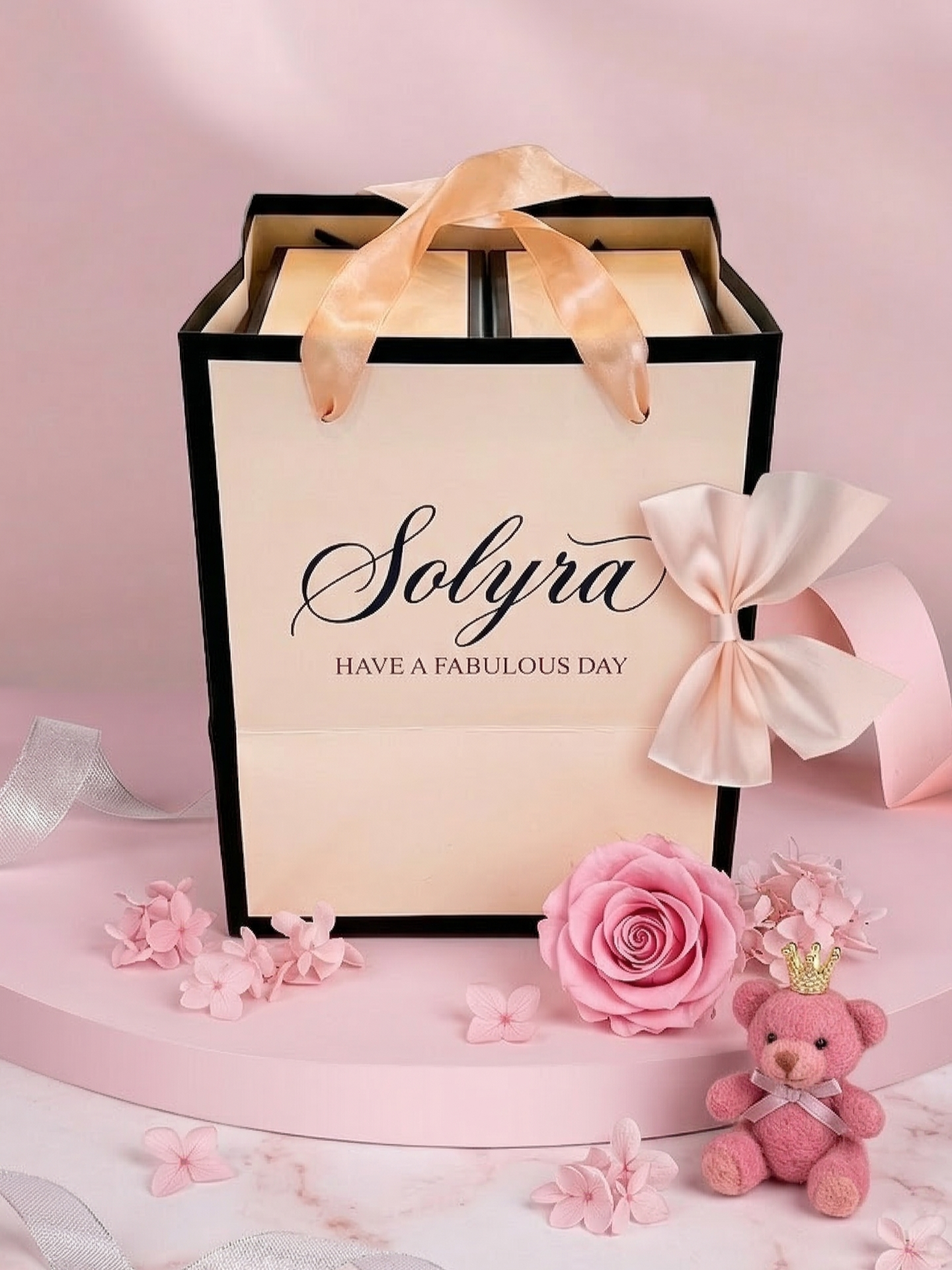 Collar “Mom” con Caja Regalo Premium y Osito – Regalo para Mamá