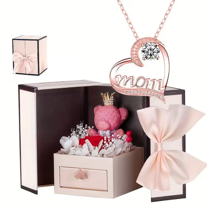 Collar “Mom” con Caja Regalo Premium y Osito – Regalo para Mamá